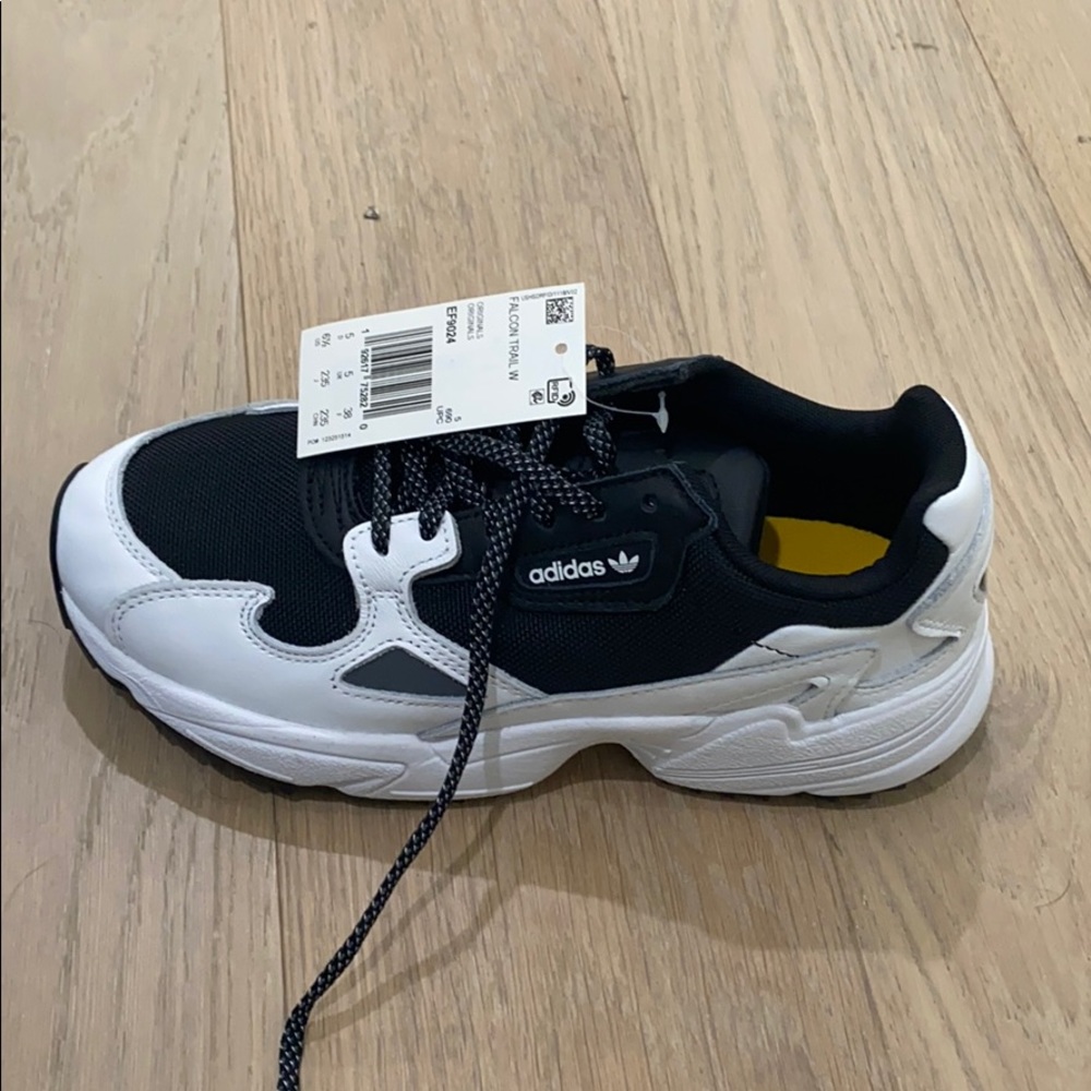 Falcon trail w adidas